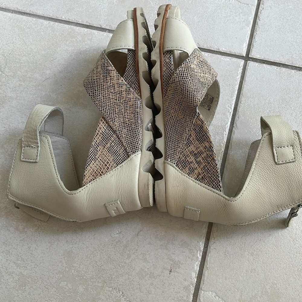 Sorel Joanie II wedge ankle strap snake sandals size 8 - Picture 9 of 12